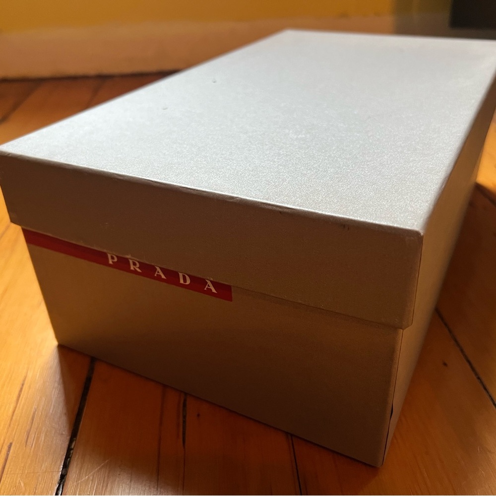 Prada laced shoe. Vintage!… gently used but in great condition. - Picture 4 of 9